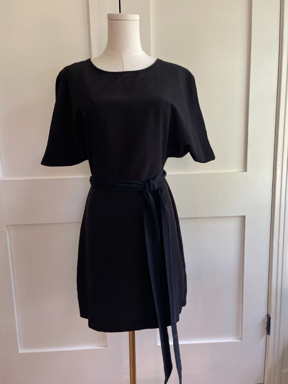 BCBG Generation Black Open Back Flutter Sleeve Tie Waist Mini Dress Size 4